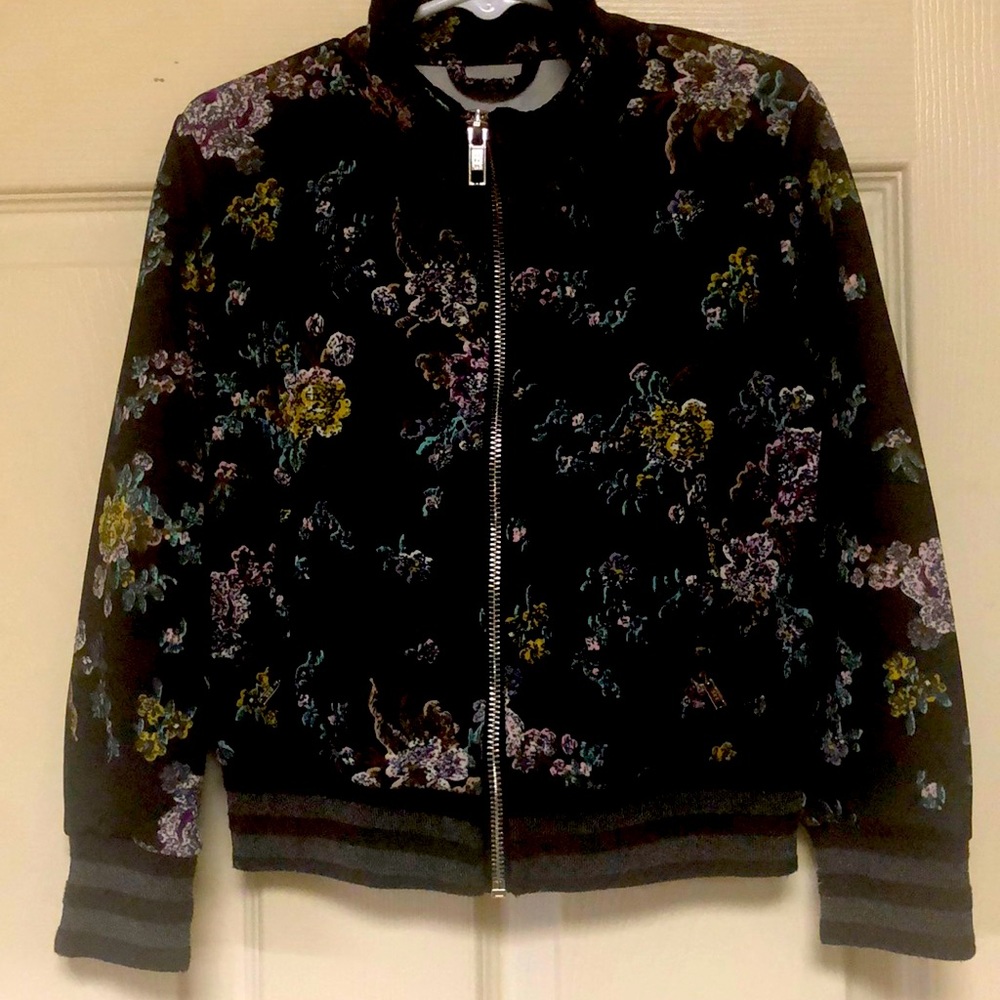 Girls size 4/5 Art Class floral jacket.